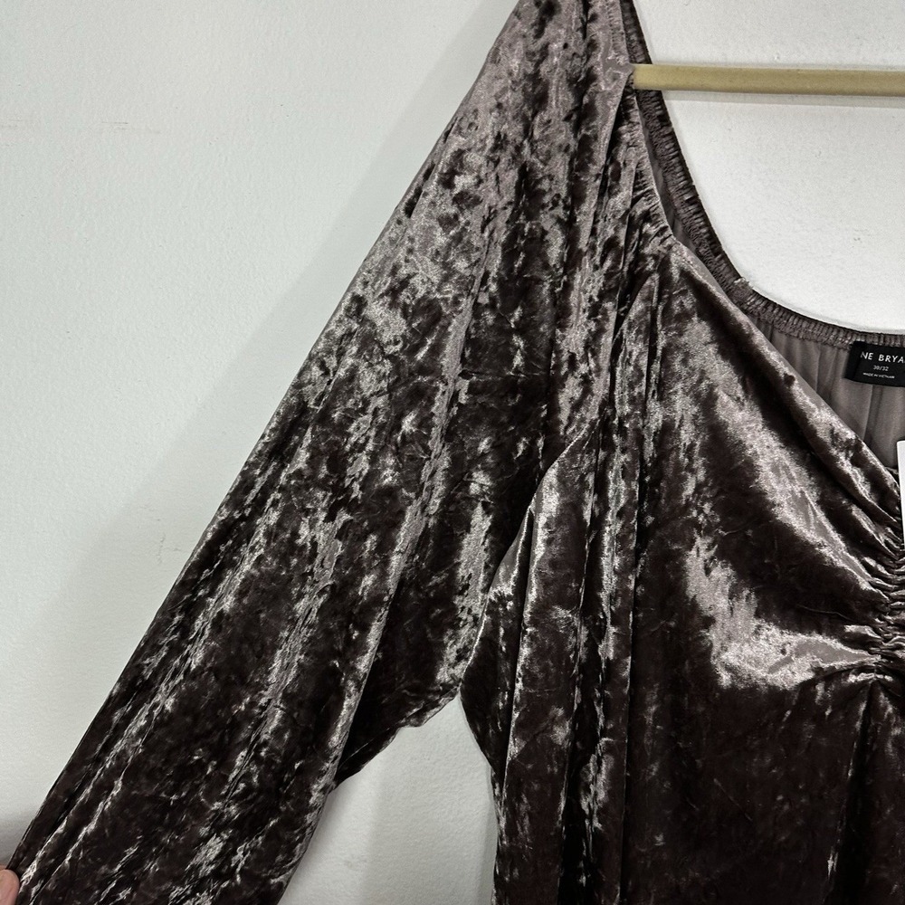 Lane Bryant New Womens Crushed Velvet Top 30/32 Sweetheart Neckline Ruched Taupe - Picture 5 of 8